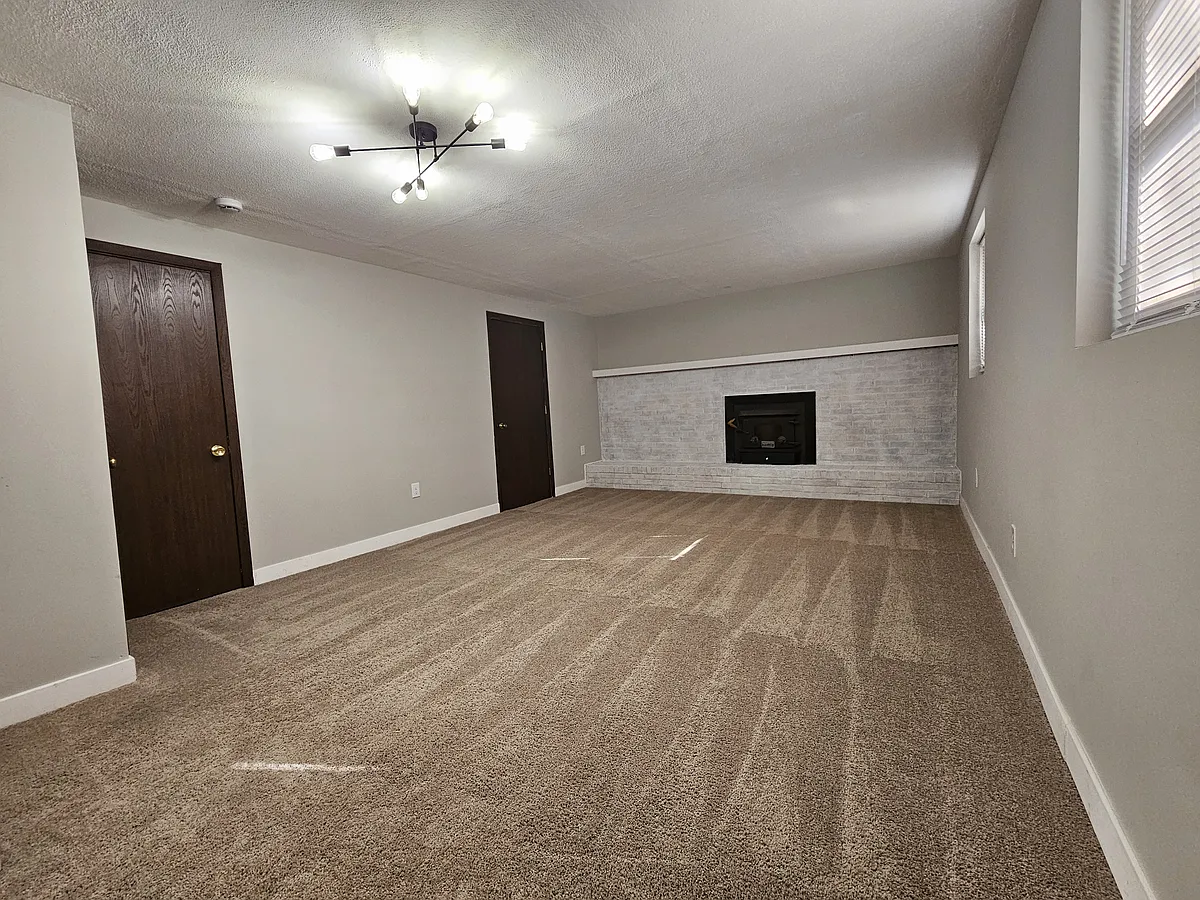 Building Photo - 4242 Hanover Dr