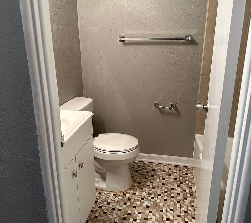 1st image of 1024 Forest Ct APT 4