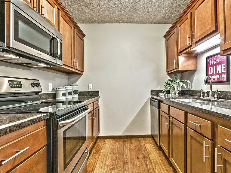 Legacy Pointe Apartments — Photo 30