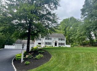 16 Wellesley Dr, Bedford, NH 03110