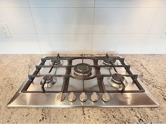 4th image of 6311 Cambie St #308
