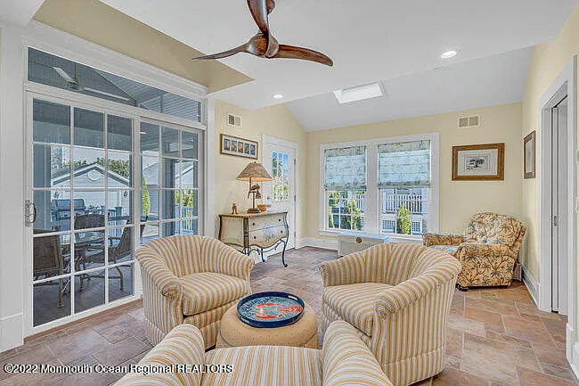 1405 4th Ave — Photo 18