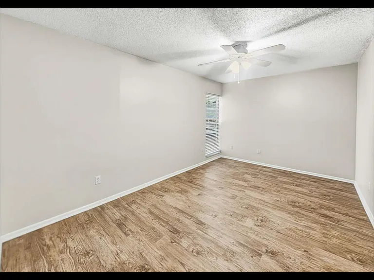 241 Rock Springs Dr — Photo 6