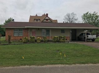 901 N 10th St, Honey Grove, TX 75446