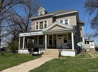 300 E 2nd St, Pana, IL