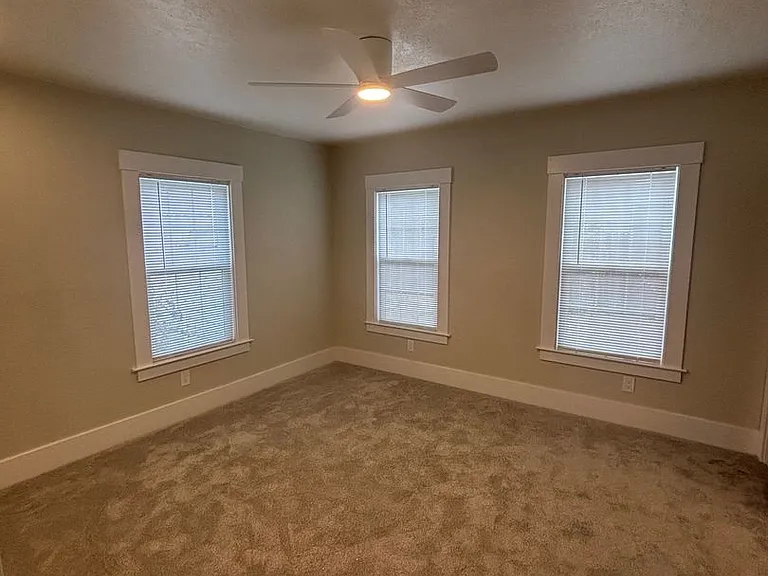 915 Howard St — Photo 13