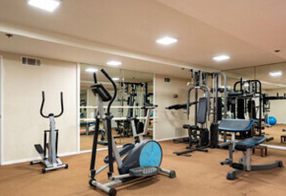 5th image of 1484 S Beverly Dr #2B-2Ba