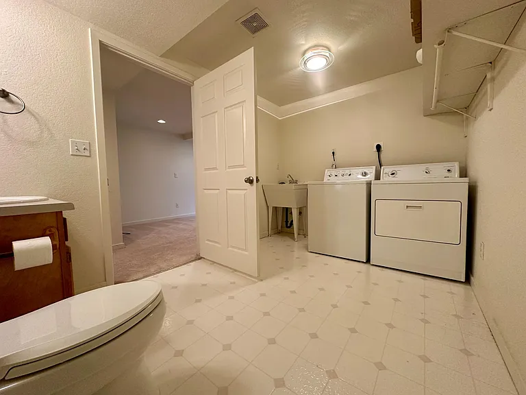 111 Rowena Pl — Photo 22