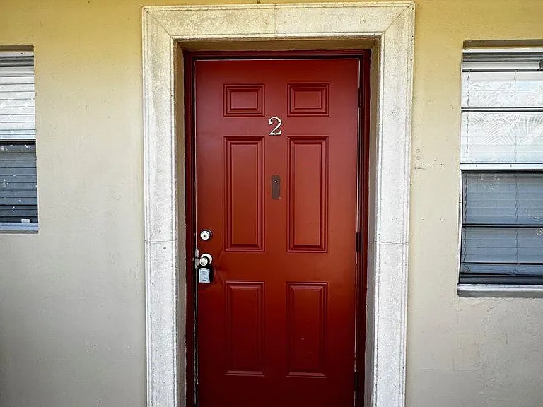 715 SW 14th Ave #2 — Photo 3