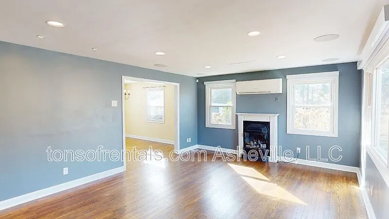 2 bed, 1.0 bath, 1184 sqft, $1,850 — Photo 2