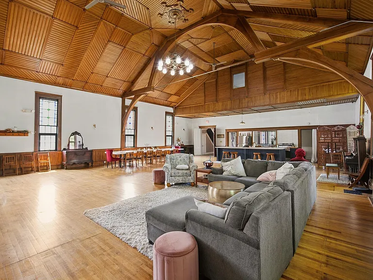 42 Maple St — Photo 4