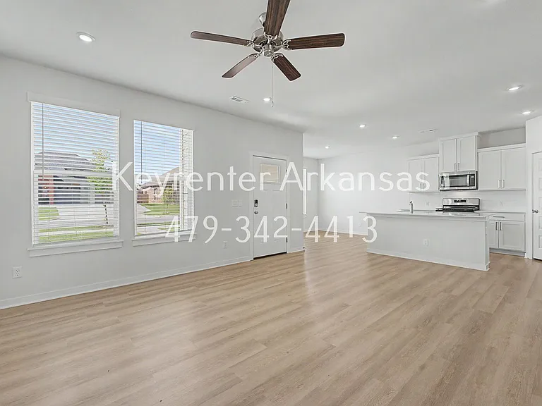 4808 Planetree St — Photo 4