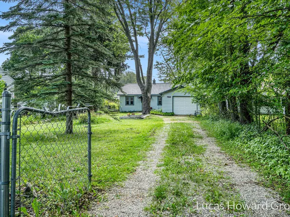 1124 Kusterer Dr NW, Grand Rapids, MI 49534