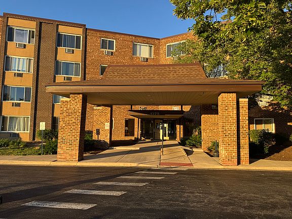 2nd image of 1375 Rebecca Dr APT 302