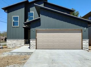 1201 E Paragon St, Springfield, MO 65803