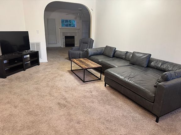 5th image of 228 Lenox Ln