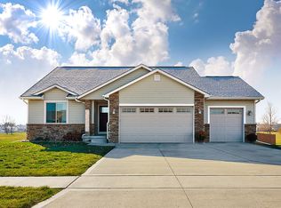 212 Centennial Dr, Huxley, IA 50124