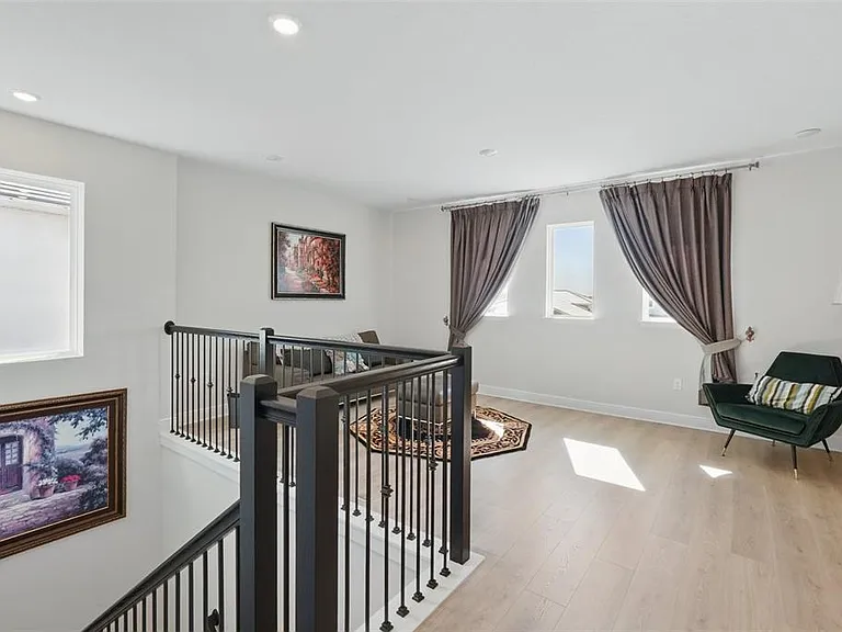 16008 Volterra Point — Photo 21