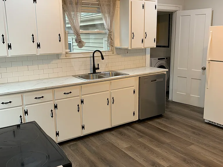 126 Pinney St #130 — Photo 2