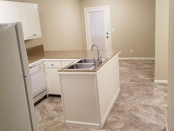 3rd image of 1000 N Red St APT 5