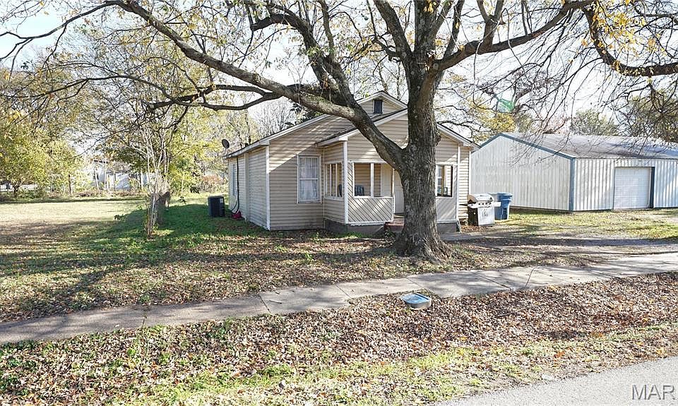 1st image of 604 N 3rd St