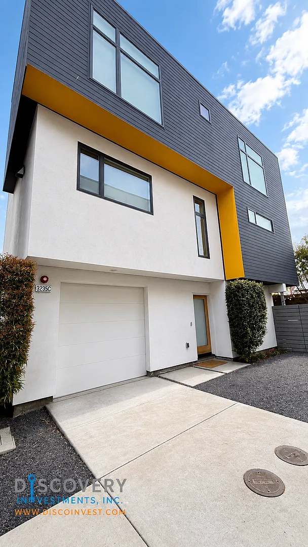 Modern Split Level Home — Photo 4