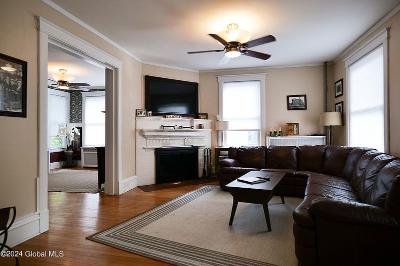 5th image of 119 Manning Boulevard