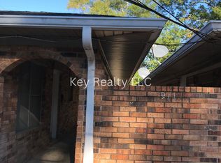 913D College Dr, Pineville, LA 71360
