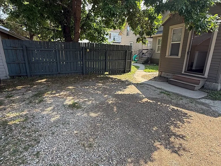 313 S 8th St — Photo 22