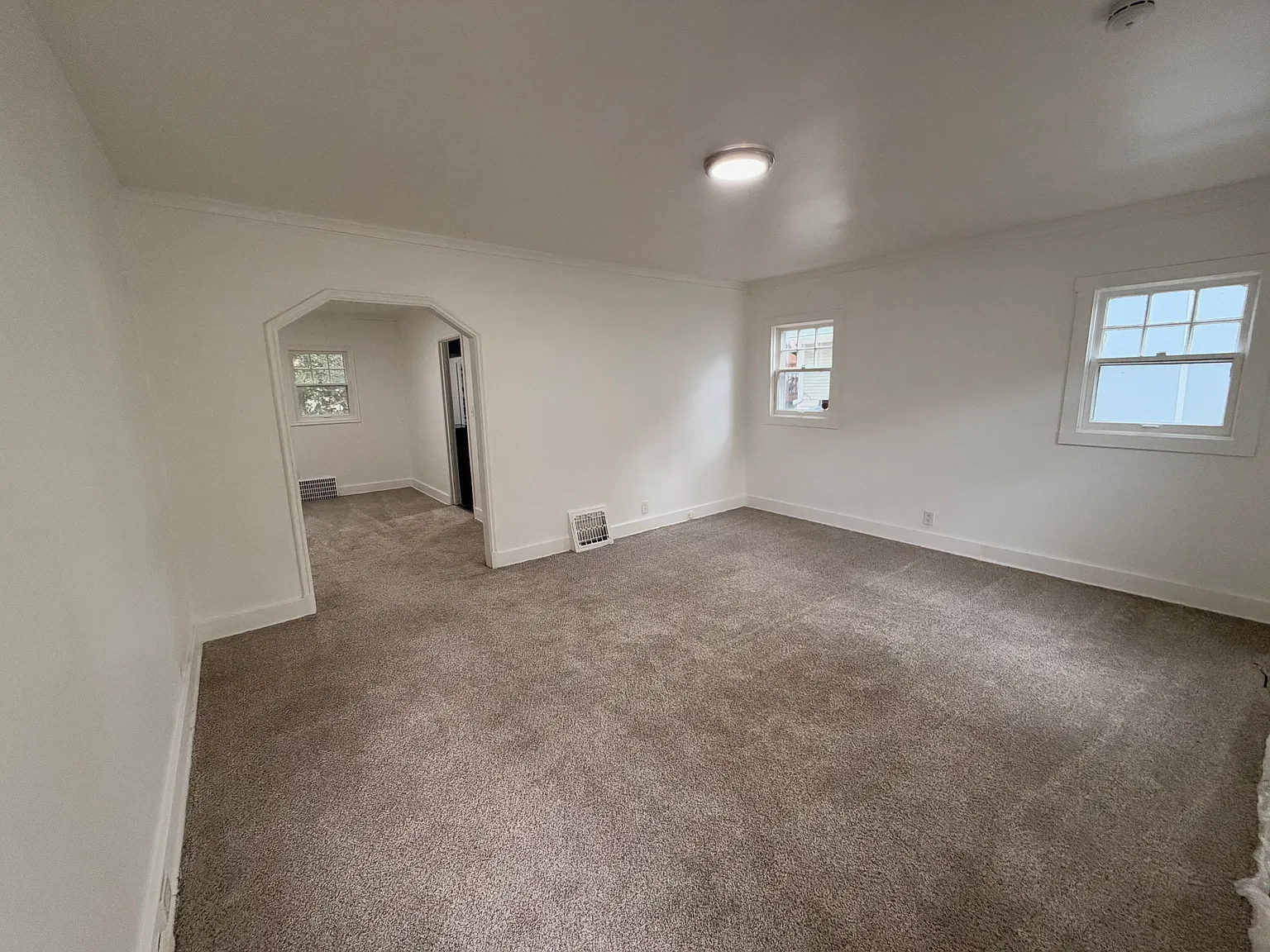 3 bed, 1120 sqft, $1,350 — Photo 2