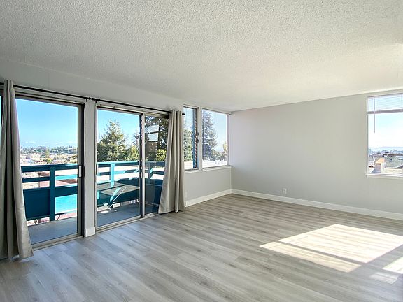 LOTS OF NATURAL LIGHT THROUGHOUT APARTMENT