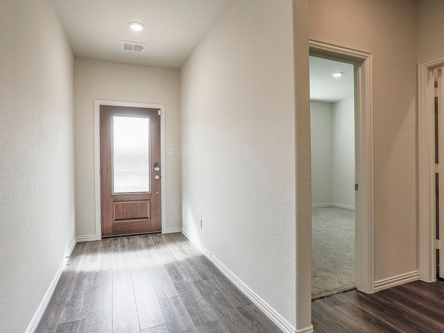 4 bed, 2.0 bath, 1841 sqft, $2,350 — Photo 3