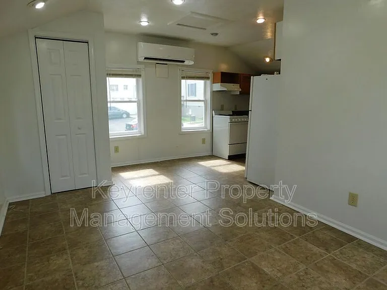 404 Cherry Ave #C — Photo 16