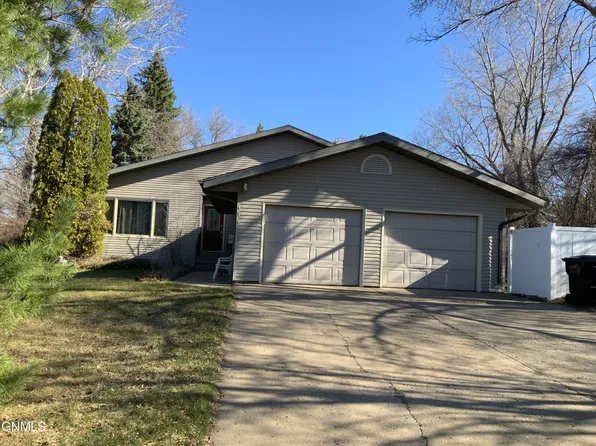 414 W Main St, Center, ND 58530