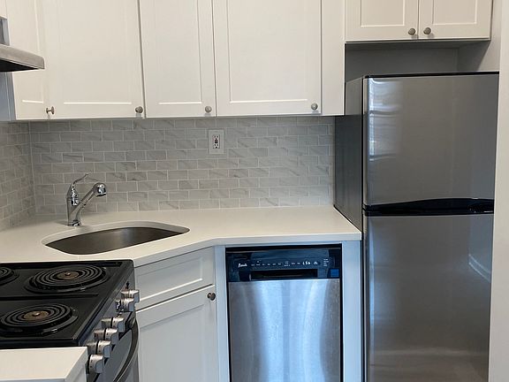 3rd image of 222 E 75th St APT 6C