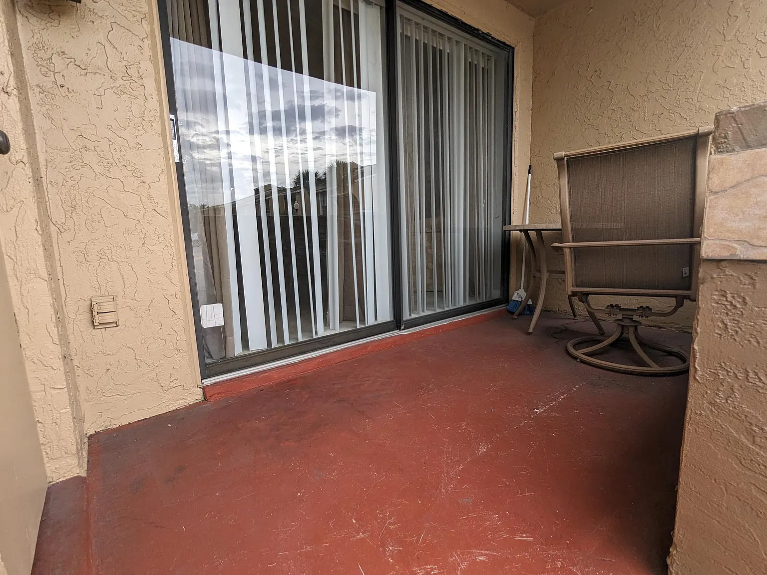 2 bed, 1048 sqft, $1,700 — Photo 2