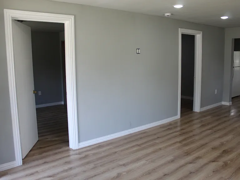 6075 Anahuac Ave — Photo 17