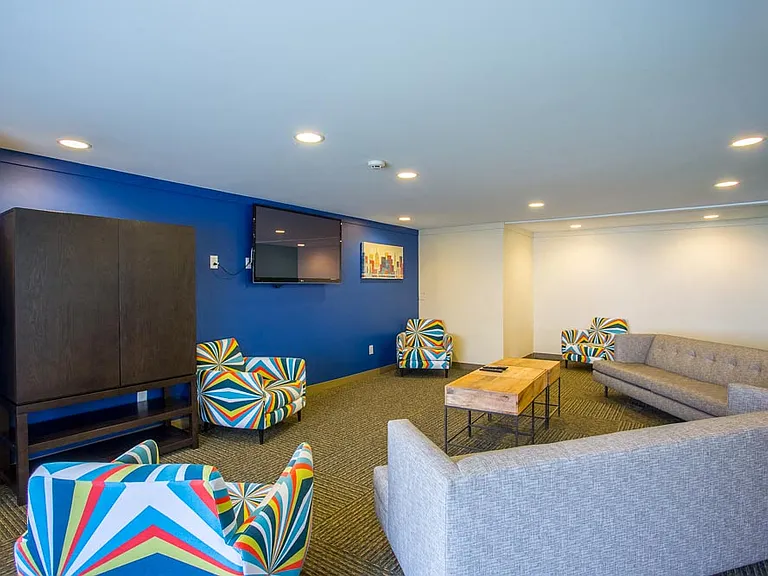 Riverton Knolls Apartment and Townhomes — Photo 15