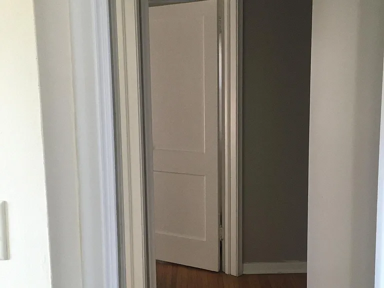 1818 Ford Pkwy — Photo 3