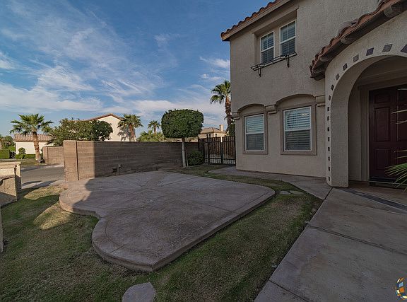 4th image of 1198 Riverview Ave