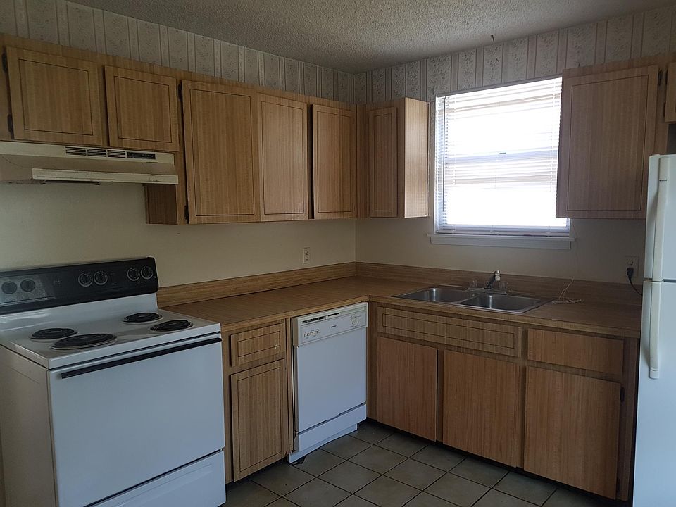 2nd image of 8841 S Sandusky Ave