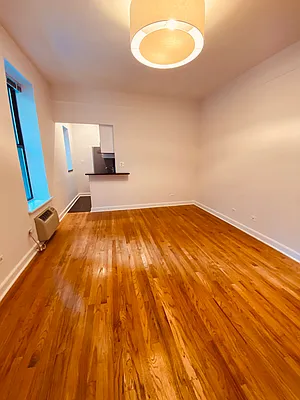 Rented by Metropolis Real Estate of Manhattan | media 10