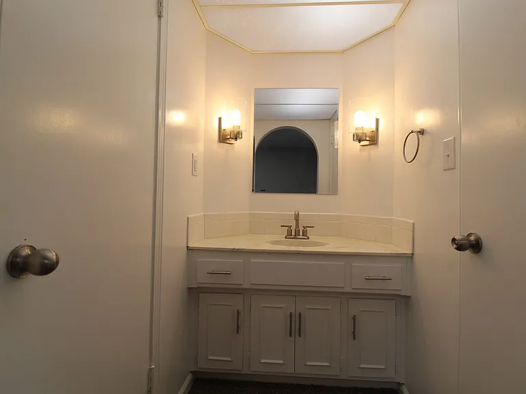 9913 Perry Dr — Photo 18