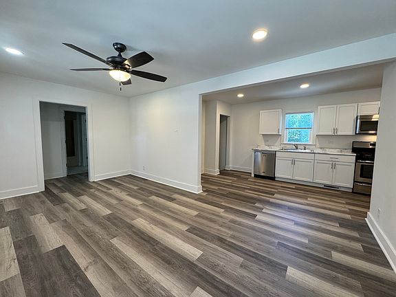 3rd image of 511 Montgomery Rd
