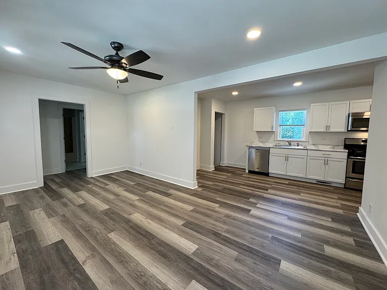 511 Montgomery Rd — Photo 3