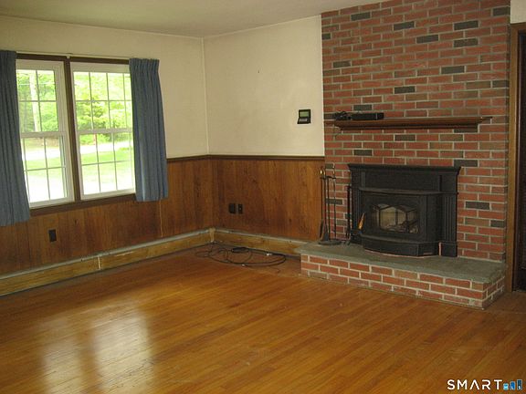 4th image of 12 Tanglewood Drive
