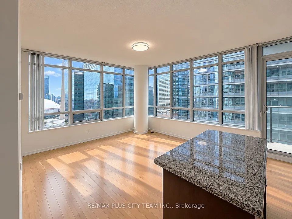 65 Bremner Blvd #2605