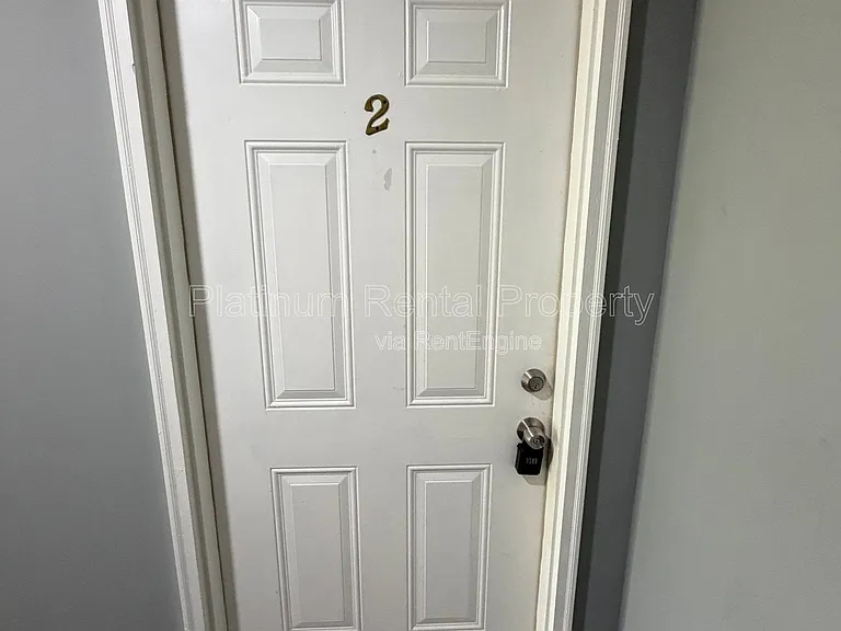 1512 Waverly Way #D-2 — Photo 3