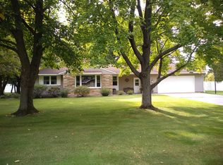 1916 Roberts Dr, Stevens Point, WI 54481
