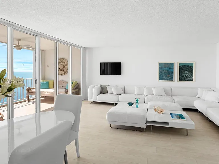 881 Ocean Dr #24C — Photo 3